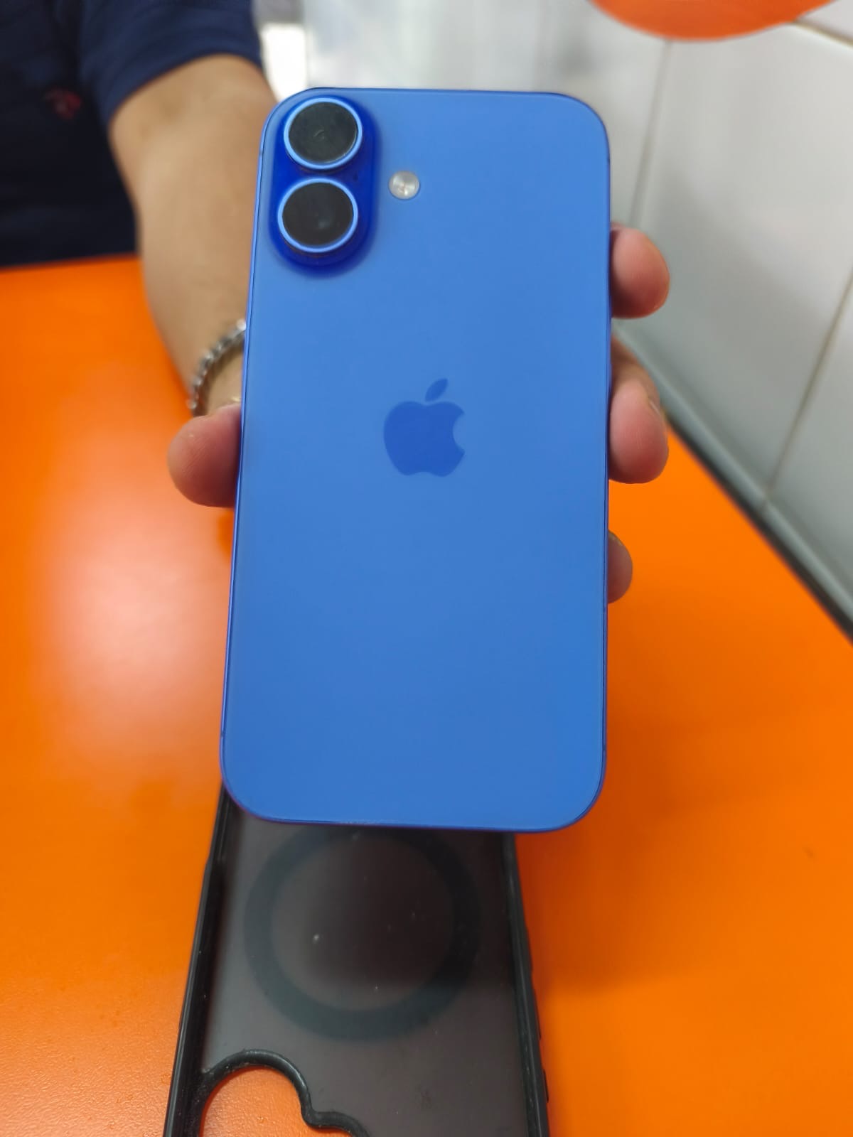 Apple iPhone 16